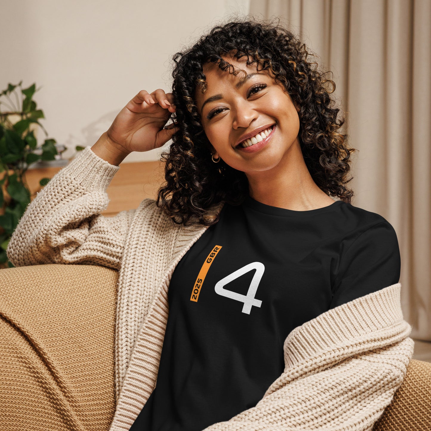 #4 F1 Driver Lando Norris Women's Relaxed T-Shirt in Black